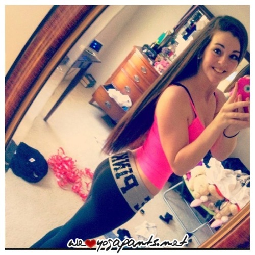 weloveyogapants:  This teen is happy about her ass