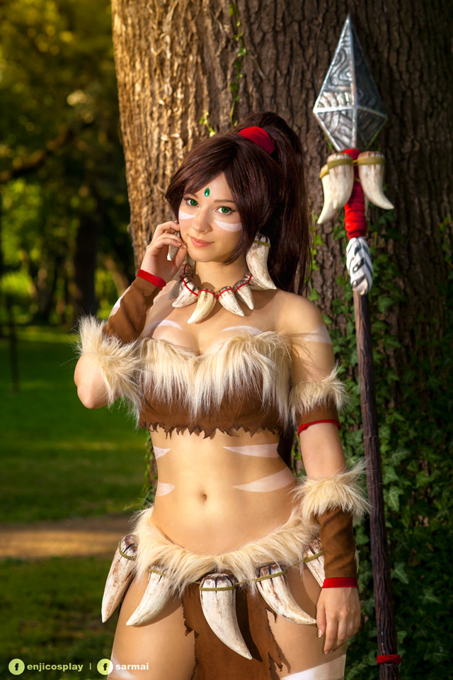 league-of-legends-sexy-girls:  Nidalee Cosplay