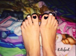 kitsfeet:  Cute lil teenager feet