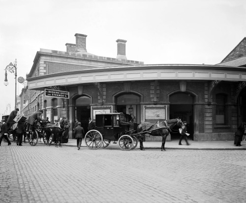 vintageeveryday:  Carriages outside North Wall station, Dublin, circa 1906. 