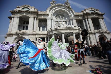 To all the people that asked why Mexicans couldn’t use La Catrina’s makeup:
