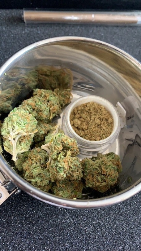 riceandbeanssss-deactivated2021:Flower: Sour DieselKief: Black Water