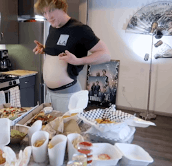 blogartus:  jake-is-still-drunk: anotherfaceandstoryinthecrowd: Logan Paul  Fuck him but this is hot   Gorge on pizza, fries and steak and and you can have a belly like his.