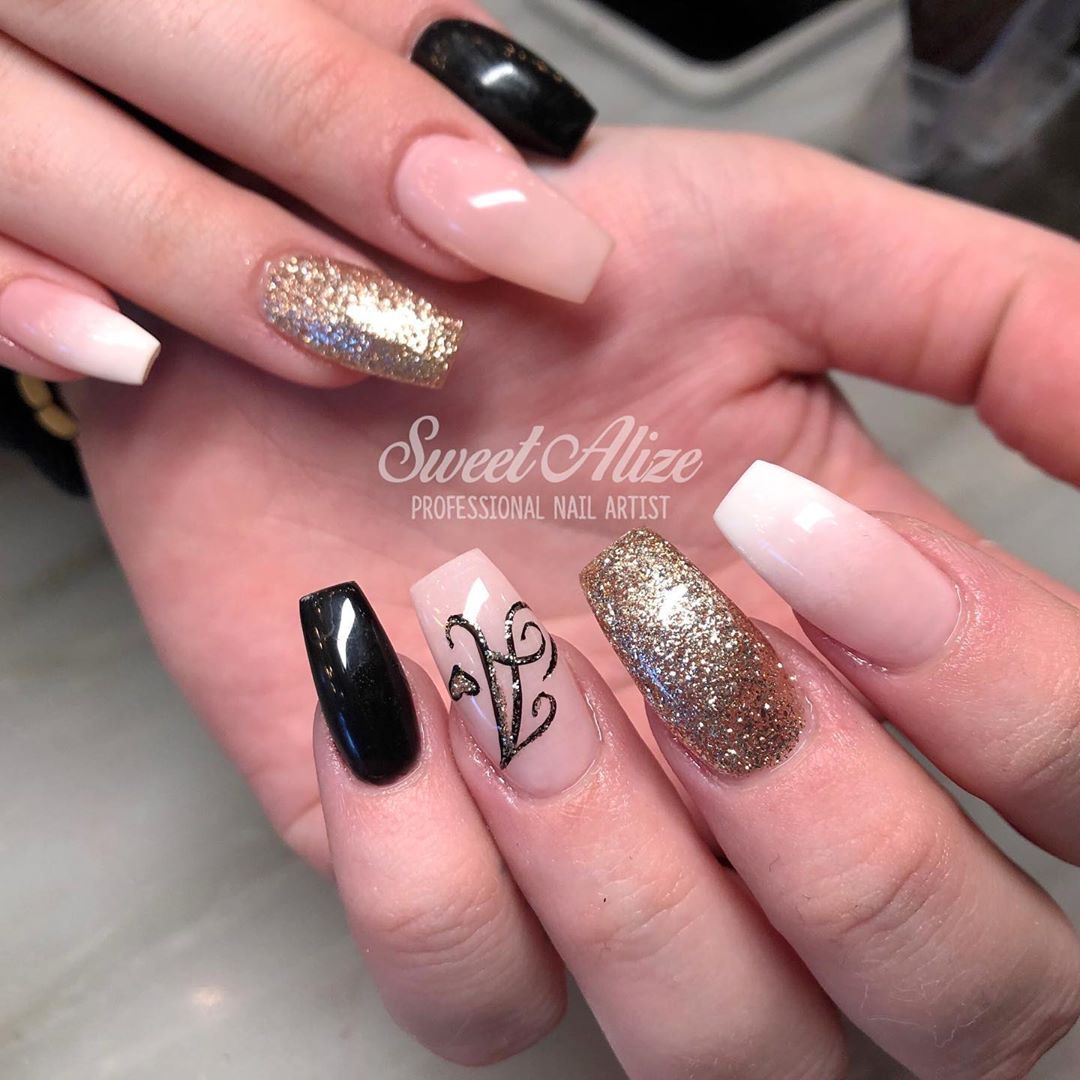 25 Nail Trends 2022 That will Make You Want to Wear : Letters are so  trending