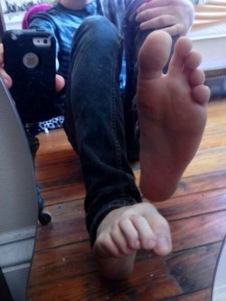 boyfeetandsoles:  