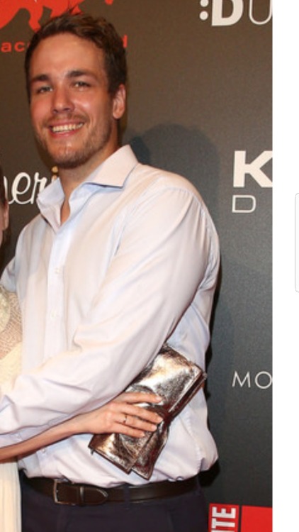 paunchstar:  Jan Van WeydeThe German comedian and actor has piled on weight. I wish