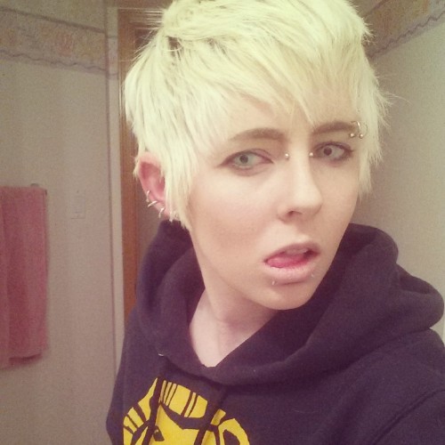 21lillian21:Some more Noiz piercing and makeup tests for fun. I love being this character.