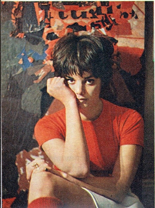 Tina Aumont pictured by Anna Baldazzi late 1965.
Scans from Italian magazine Successo, June 1966.