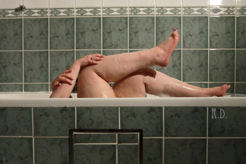 rachelecateyes:  I wish I had a bathtub I could fit in so baaddd!