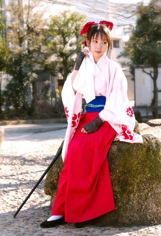 Mako Shiratori - Sakura Shinguji (Sakura Taisen) More Cosplay Photos &amp; Videos