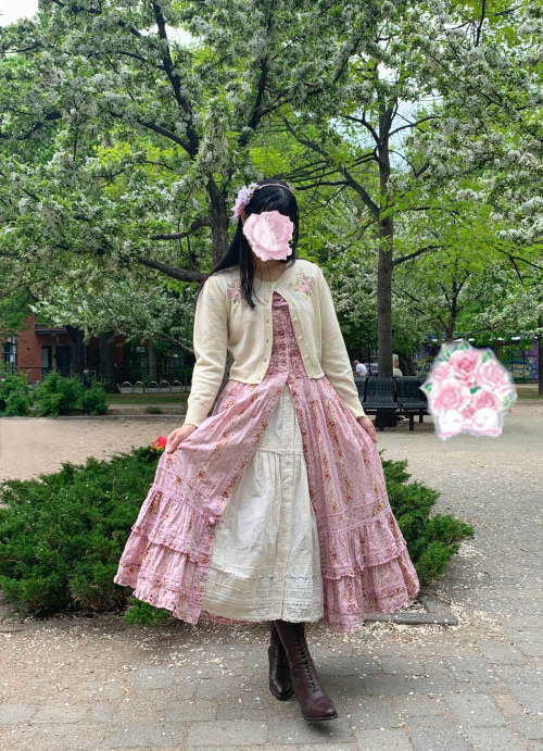 An old Pink House-y outfit from last spring among the crabapples (or, at least I think they&rsqu