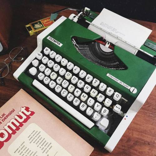 instagram.com/mihrimahantiksahaf/Mihrimah Antik Sahaf #samsun sahaf#sahaf#antika#koleksiyon#daktilo#typewriter#samsun antika