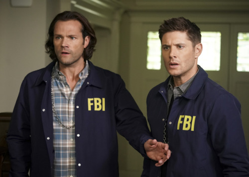 justanotheridijiton:Supernatural #15.2 Photos: “Raising Hell”SENDING OUT AN SOS – Sam (Jared Padalec