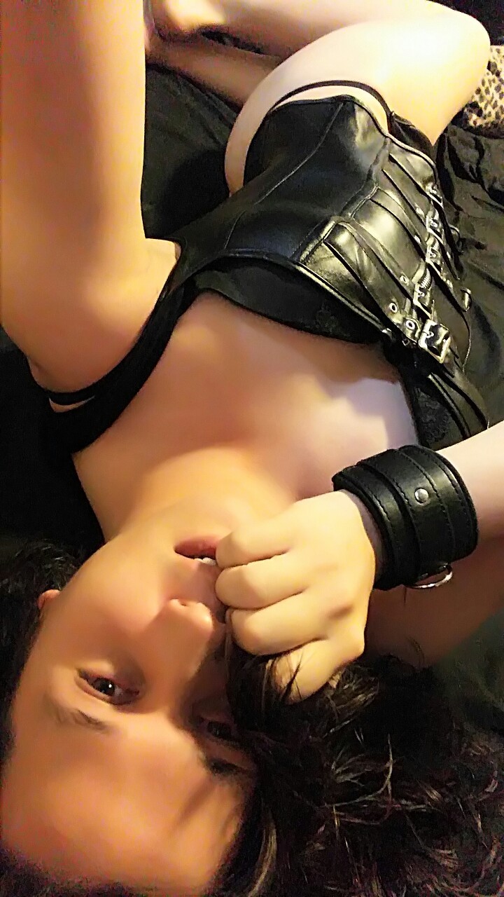 transexualfootfetish:  adorathekitty:  Fuckin… CORSET. My first one, and I love