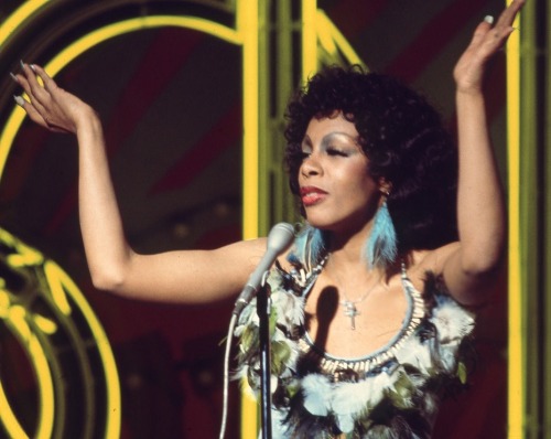 twixnmix: 1970s Soul Train MomentsIke & Tina Turner - aired: April 22, 1972 The Sylvers - aired: