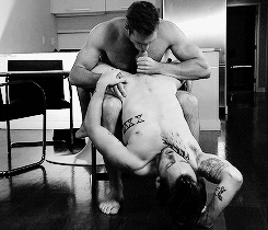3leapfrogs:  cumandworship:  Alex Mecum bends Colton Grey   3leapfrogs| •=• •=•