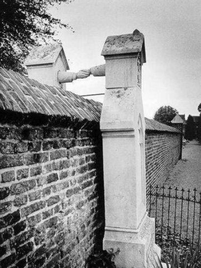 Grave of a Catholic woman and her Protestant husband. The Protestant Colonel of Cavalry, JWC of Gorkum married the Catholic damsel JCPH of Aefferden. This “mixed” marriage, at that time (the 19th century), would have given them trouble. The
