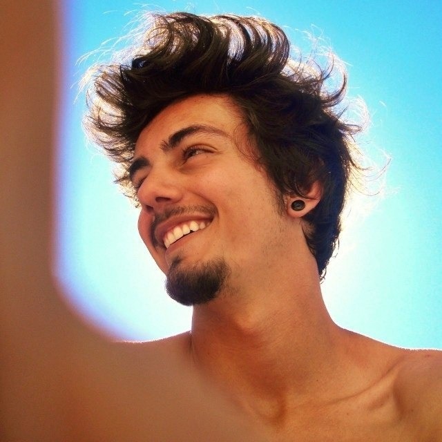 surfadinha:  Alguém sabe o insta desse guri?? quem me passar eu reblogo 10 autorias…