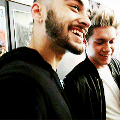 zaynova-deactivated20151218:  Zayn visiting the Marvel Comics Office   ❤️