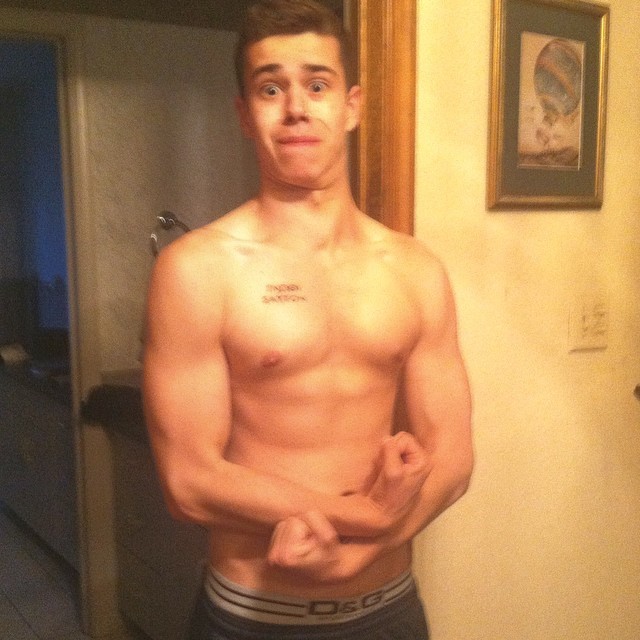 notpano:  &ldquo;Panos flex as hard as you can I want to take a picture&rdquo;