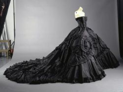 scarlett-thanatos:  Dream dress.