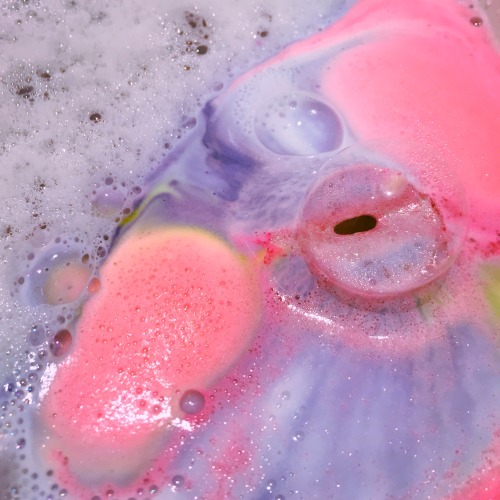 mouzeron:  this bath bomb is everything I want to be: sparkly, extra terrestrial, and honey scented 
