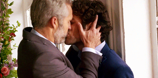 lukemullen:  Diego/Julián kissing scenes in ‘The House of Flowers’ (2018)