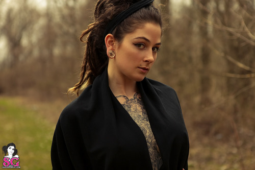 anothersuicidegiirl:  Luscious in the set…The Moor thanks for the 3008 followers..