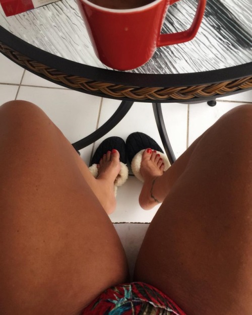 Good morning my LOVLIES!! Have fabulous day everyone. I’m off to see Grace’s youngest in hospital and then off to work with my little Lilly. #thickthighs #thicklegs #thickfit #lovemycurves #sexyness #morningcoffee #prettytoes #prettyfeet #Hot2