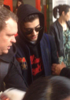 zayncangetsome: zayn arriving in japan x