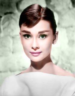 theniftyfifties:  Audrey Hepburn