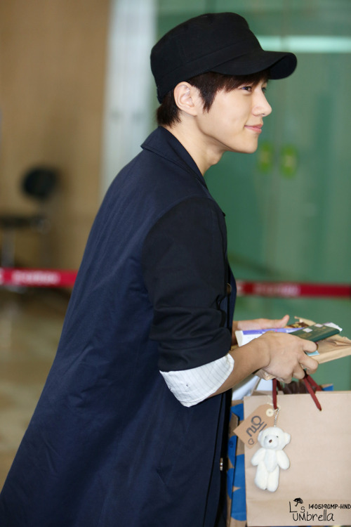 ifntsoo: 140519 Gimpo airport© L’s Umbrella | do not edit/crop/remove the watermark.