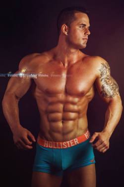 cdnlifter27:Austin GoddardPhotos: FuriousFotog