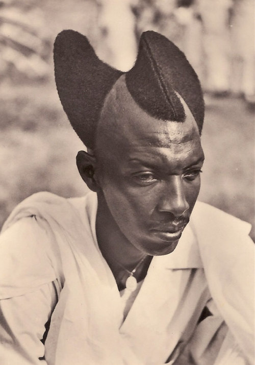 ithelpstodream:“You might think that your hair looks pretty fly, but chances are it’s nothing compared to the Amasunzu. It’s a traditionally Rwandan hairstyle that was once worn by men, as well as by unmarried women in order to indicate to potential