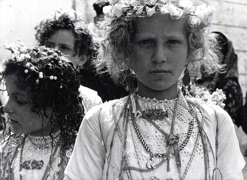 lescuriositesdelafoire:Pasquale de AntonisRapino’s girls, Little Virgins fair1935
