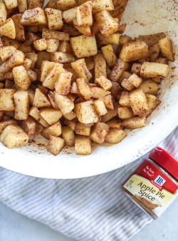 sweetoothgirl:    easy mini apple cheddar pies 