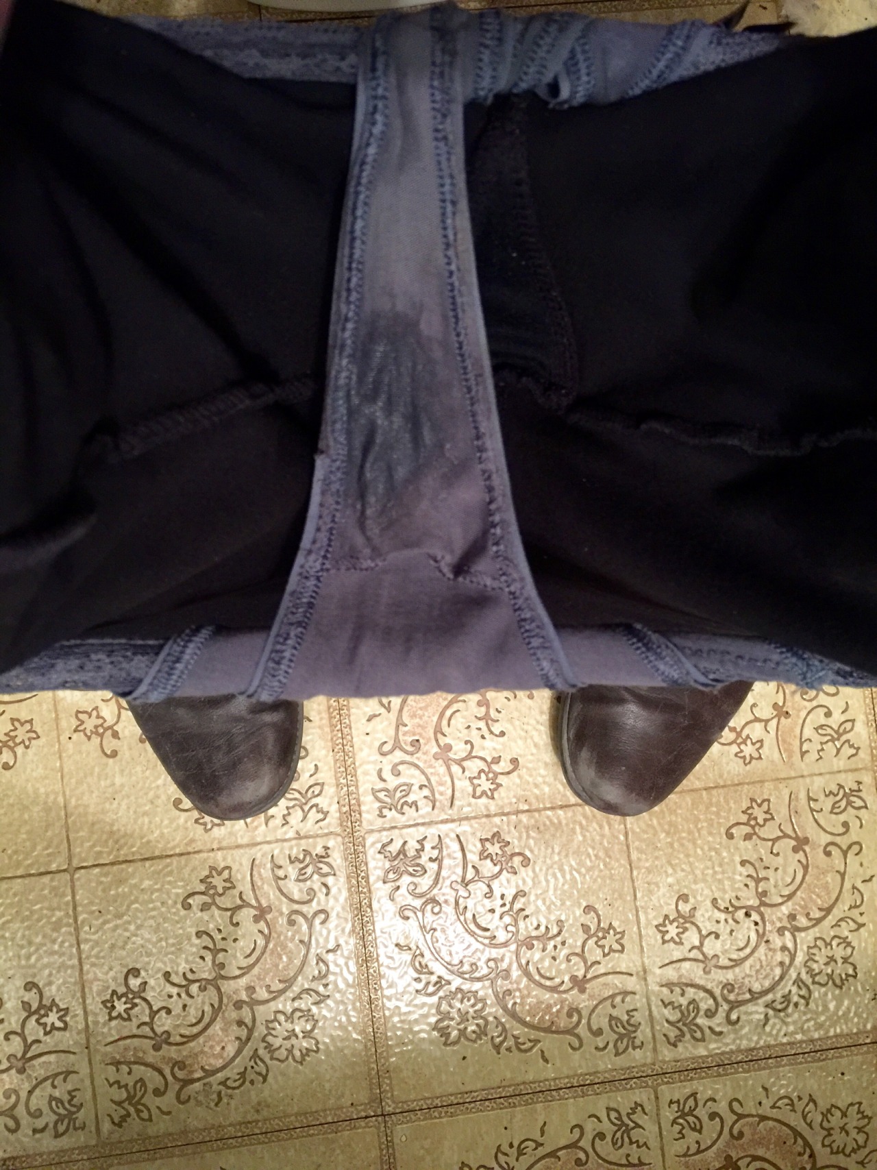 scentofpanties:  jigglybeanphalange:  Hump day panties! Seeing the wetness in my