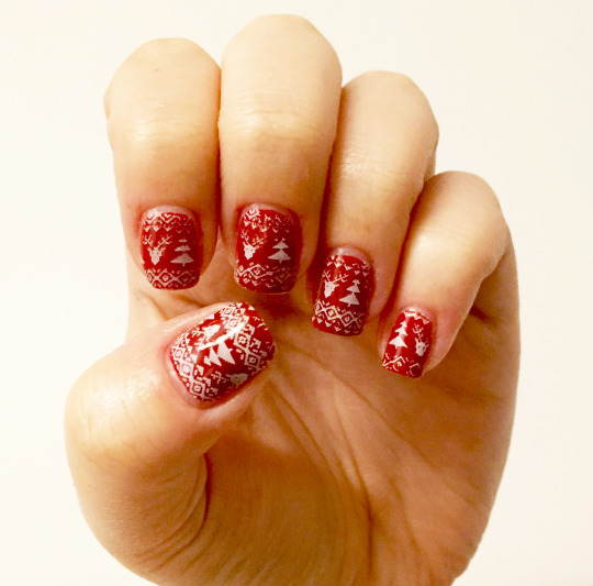 nailpornography:  im obsessed with fair isle print!submitted by kalikinalike these