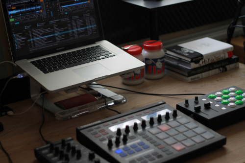 timetravel3r:  m4sterpiece:  alchvmist:  Practice Makes Perfect (by Towifer)  want  If I post my mixes, would anyone listen? 