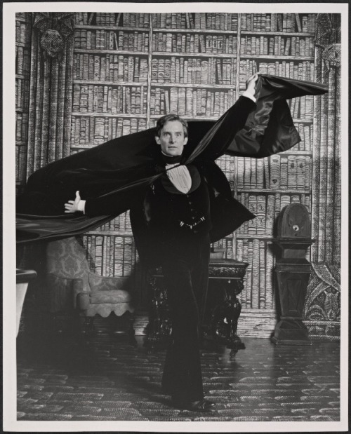 princesse-des-lucioles: 221bloodnun: Jeremy Brett as Dracula in 1978 What do we say about coincidenc