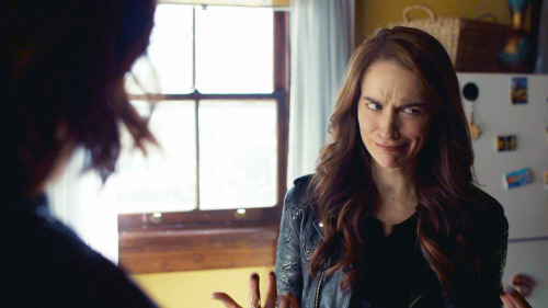 wynonnatheearp:She is beauty, she is grace but most of all she’ll punch you in the face.