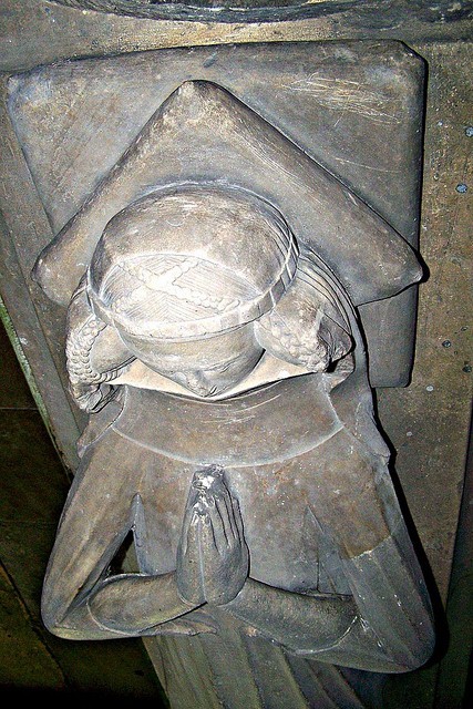 Stone effigy of a woman from the Ryther familly, possibly c. 1340