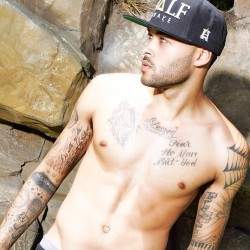 freeballplayla:  Don Benjamin from ANTM Season 20.  Saw him at the mall one day, dude is sexy.  