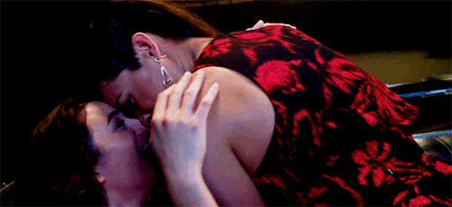 2jam4u:rominatrix:Jenny Slate and Rosario Dawson for NY Times 9 Kisses xUM