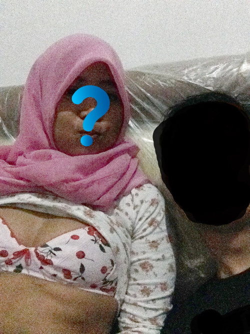 melayughairah:Awek bertudung diisap tetek dan kulum batang: http://migg.in/pelincirpercuma