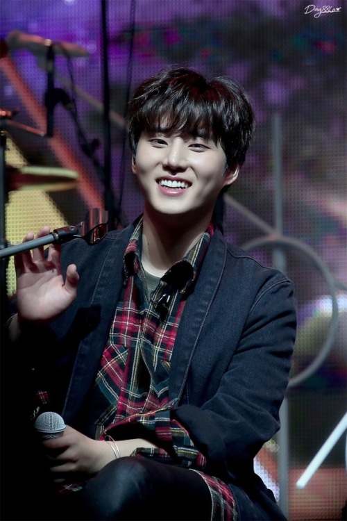 youngk-jpeg:© Day886  ㅡ  Do not edit @7kyh @younghyunist