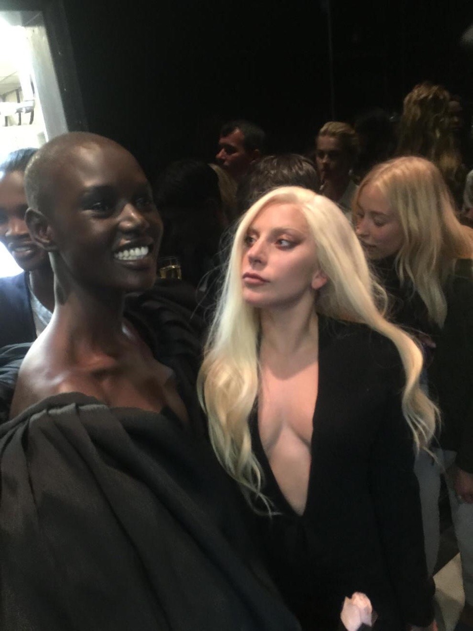 kristenwiiggle:  musicnotdabling:  They both look like goddesses  Dan gagi ur bobbies