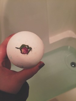 freshaslush:  Late night Lush bath diary