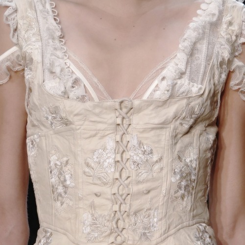 seaymphea:alexander mcqueen rtw spring 2016.