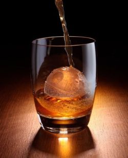 whiskeypalate:  Star wars fan can now rejoice and drink your whiskey in your true geek way. This ice mold is made of hot and cold resistant silicone. It creates 2.4in diameter ice sphere that resemble the famous Death star in Star wars. It is freezer